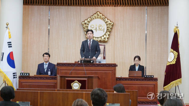 4일 열린 고양시의회 제289회 임시회 제1차 본회의에서 김운남 의장이 인사말을 하고 있다. 신진욱기자