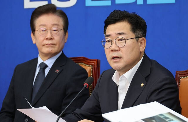 더불어민주당 박찬대 원내대표가 4일 오후 서울 여의도 국회에서 열린 최고위원회의에서 발언하고 있다. 연합뉴스