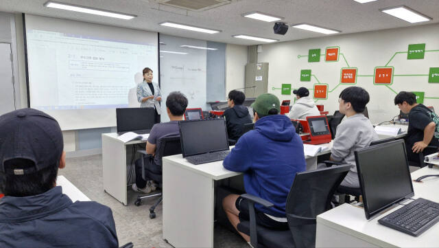 재능대학교가 인천 항공물류산업 경쟁력 강화를 위해 DHL코리아와 함께 일학습병행 프로그램을 진행하고 있다. 재능대 제공