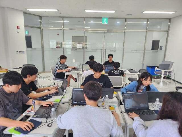 용인교육지원청과 단국대학교의 협업 프로그램이 진행되고 있는 모습. 용인교육지원청 제공