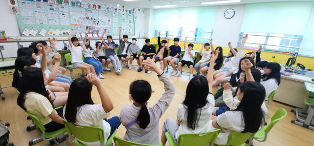 광주시지속가능발전협의회는 광주하남교육지원청과 공동으로 주최한 ‘SDGs 탄소중립 찾아가는 환경교육’을 성공적으로 마무리했다고 7일 밝혔다. 광주시지속가능발전협의회 제공
