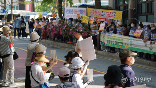 고양 일산서구 탄현동 총비상대책위원회가 최근 시청 앞에서 덕이동 데이터센터 건립에 반대하는 집회를 열고 있다. 경기일보DC