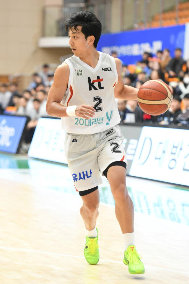 8일 열린 프로농구 2024 KBL컵 B조 2차전 창원 LG와의 경기에서 26득점으로 맹활약을 펼친 KT 소닉붐 가드 허훈.KBL 제공