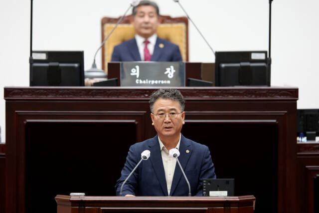 인천시의회 이순학 의원(더불어민주당·서구5)이 최근 ‘제298회 정례회’ 제1차 본회에서 5분 자유발언을 하고 있다. 시의회 제공