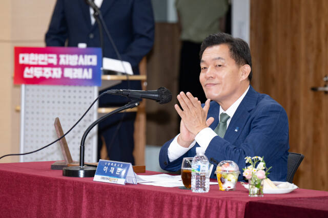 대한민국특례시시장협의회 대표회장 이재준 수원시장이 지난 6월 열린 ‘대한민국특례시시장협의회 2024년 상반기 정기회의’에서 발언하고 있다. 수원특례시 제공