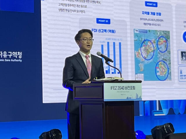 15일 인천 연수구 경원재 앰배서더 인천호텔에서 열린 ‘IFEZ 2040 비전포럼’에서 배기원 갈렙앤컴퍼니 대표가 IFEZ 지속가능 발전을 위한 4가지 비전을 설명하고 있다. 김샛별기자