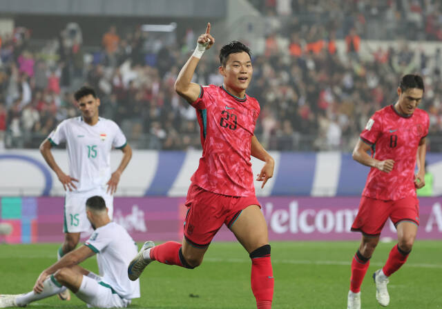 15일 용인미르스타디움에서 열린 2026 FIFA 북중미월드컵 아시아 지역 3차 예선 B조 4차전 이라크와 홈경기서 후반 한국 대표팀의 두 번째 골을 넣은 오현규가 환호하고 있다.연합뉴스