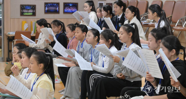 안양시립소년소녀합창단의 단원들. 홍기웅기자