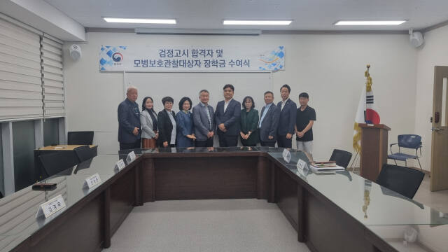 법무부 평택보호관찰소는 최근 모범 보호관찰 청소년을 격려하고자 장학금을 전달했다. 평택보호관찰소 제공