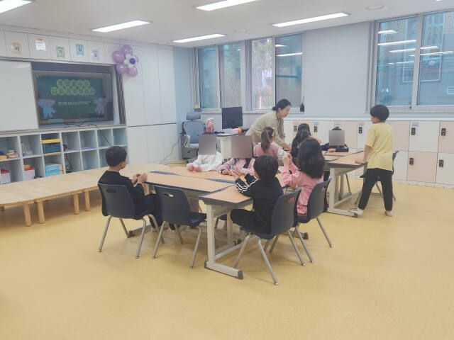 15일 다함께돌봄센터 두 곳이 새로 문을 열어 학부모들의 자녀 양쥭부담이 크게 줄어들 것으로 기대된다. 사진은 다함께돌봄센터에서 보육하고 있는 아이들. 양주시 ㅈ[공