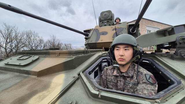 수도군단의 ‘적(敵) 소형무인기 침투대비 합동방공훈련’에 투입된 육군 대공무기 ‘천호’. 수도군단 제공