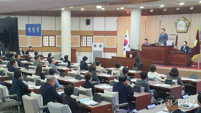 지난 17일 고양시의회 제289회 임시회 마지막날 열린 본회의에서 김운남 의장이 발언하고 있다. 신진욱기자