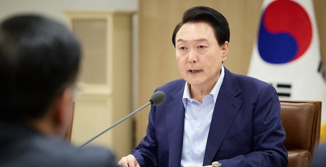 윤석열 대통령이 18일 북한 전투병의 러시아 파병에 따른 긴급 안보회의를 하고 있다. 연합뉴스