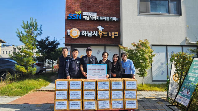 한전 MCS(주) 하남지점은 하남지역 관내 취약계층을 위해 사랑의 라면을 전달했다. 하남시 제공