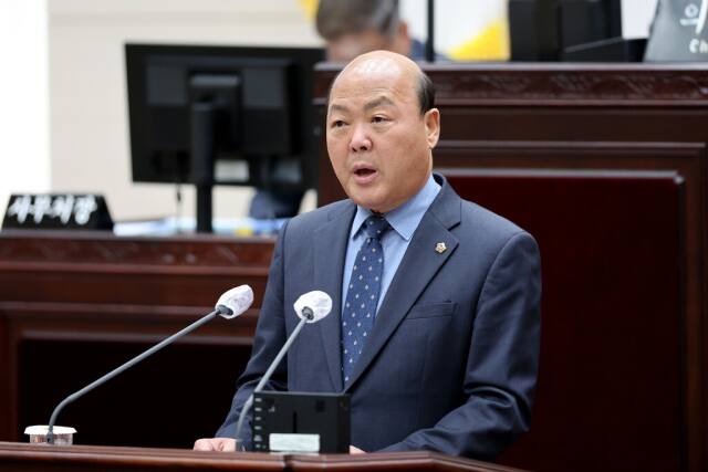 나상길 시의원(무소속·부평4)은 22일 열린 제298회 임시회 제3차 본회의 시정질문에서 인천 부평·청천농장과 관련한 발언을 하고 있다. 인천시의회 제공
