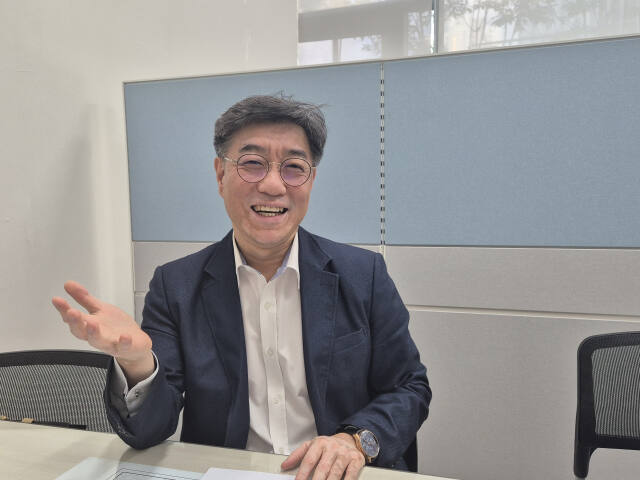 지윤근 갈현동 주민자치위원장. 윤현서기자