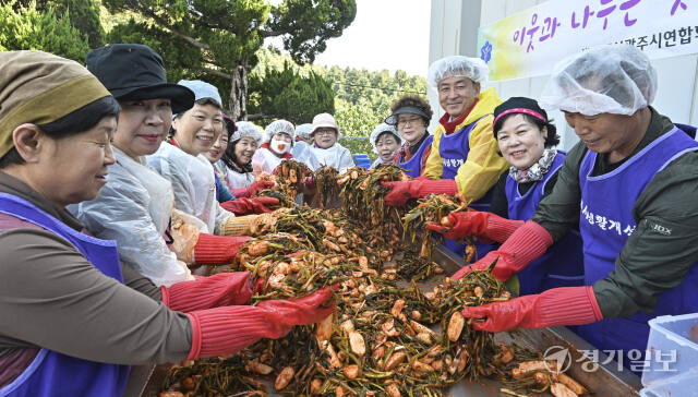 광주시, 추워진 날씨에 김장김치 나눔으로 따뜻한 봉사 [포토뉴스]