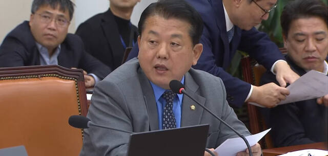 김병주 의원이 24일 국방위원회 종합감사에서 질의를 하고 있다. 의원실 제공