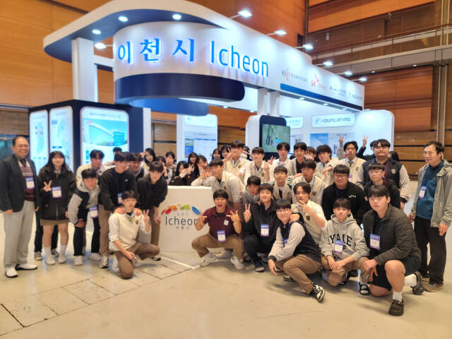 이천 다산고 학생들이 코엑스에서 열린 제26회 SEDEX 반도체대전에 참가했다. 다산고 제공
