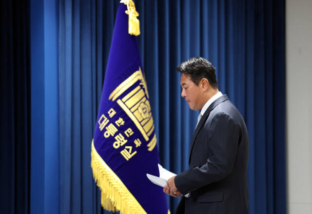 김태효 국가안보실 제1차장이 지난 22일 서울 용산 대통령실 청사에서 북한군의 러시아 파병 등 현안 브리핑을 위해 입장하고 있다. 연합뉴스
