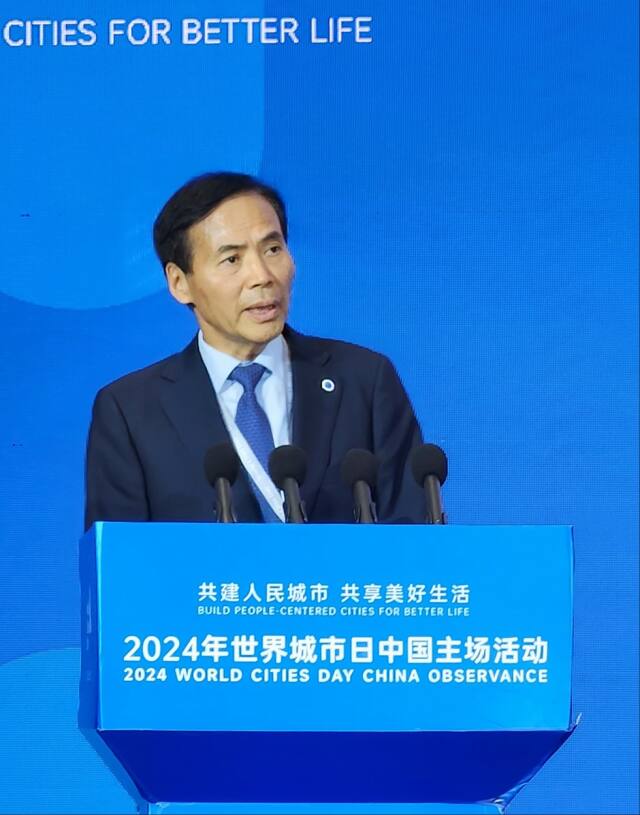 황효진 글로벌도시정무부시장이 ‘2024 세계 도시의 날’ 행사에 참석해 각국 도시들과 지속가능한 도시발전 방안을 선포하고 있다. 인천시 제공