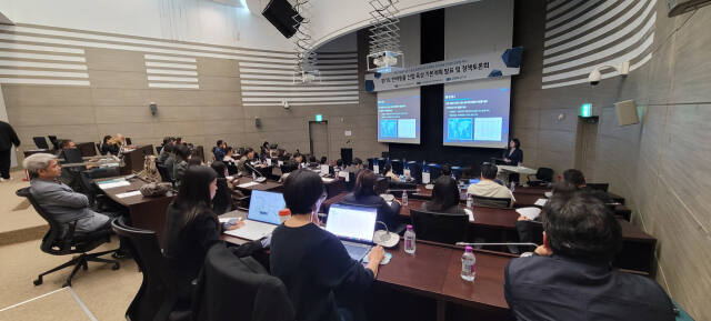 경기도가 최근 개최한 반려동물산업 실태조사 및 기본계획 발표, 정책토론회 모습. 경기도 제공.