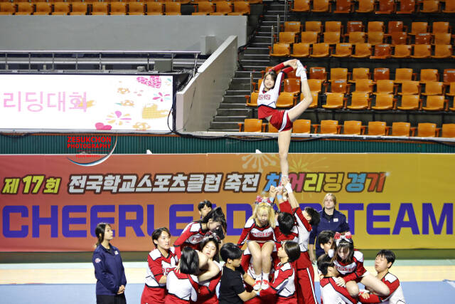 제17회 전국학교스포츠클럽 축전 치어리딩 경기에서 1위를 차지한 하남 풍산고. 풍산고 제공