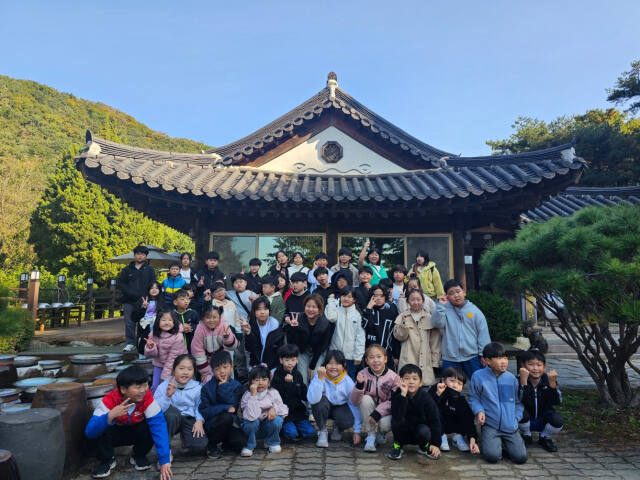 은현초교 학생들이 양주 ‘우리들 자연학교’를 찾아 다양한 숲 체험행사를 즐겼다. 은현초교 제공