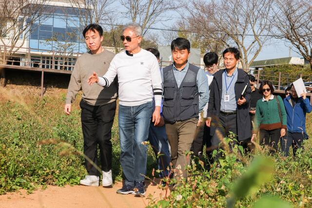 윤환 인천 계양구청장이 최근 지역 관광 도시 도약을 위해 전라남도를 견학하고 있다. 계양구 제공