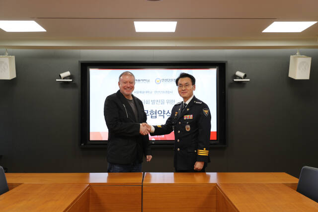 안산단원경찰서와 서울예술대학교가 지역사회 공익을 목적으로 하는 캠페인 등 특별한 행사를 개최할 경우 서로 지원하기로 손을 맞잡았다. 단원경찰서 제공