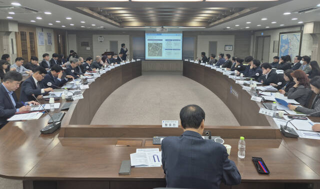 인천시는 4일 시청 영상회의실에서 ‘2030 인천시 도시·주거환경정비기본계획 타당성 검토 및 노후계획도시정비기본계획 수립’을 위한 용역 착수보고회를 했다. 시 제공