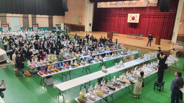 경기일보가 파주에서 개최한 20회 대한민국 학생거북선 창의탐구 축제에 참가한 하남시 동부초 학생들이 기량을 뽐내며 우수한 성적을 거두었다. 동부초 제공