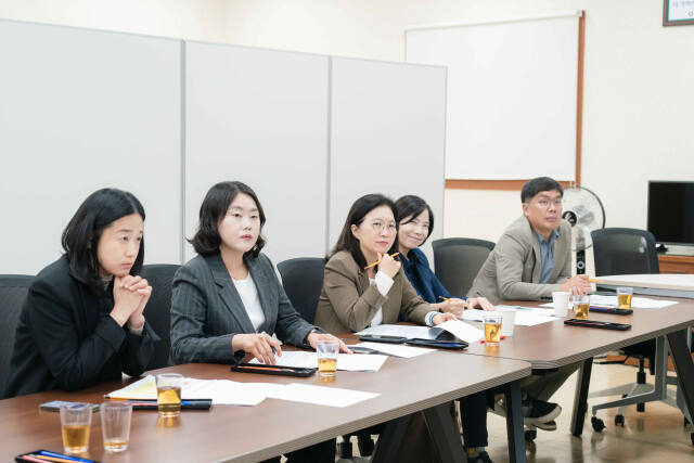 5일 오후 용인시의회 회의실에서 의정 전문성 강화를 위한 자체 교육이 실시되고 있다. 용인특례시의회 제공