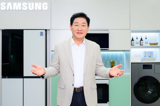 한종희 삼성전자 대표이사 부회장이 ‘삼성 AI 포럼 2024’에서 개회사를 하고 있다. 삼성전자