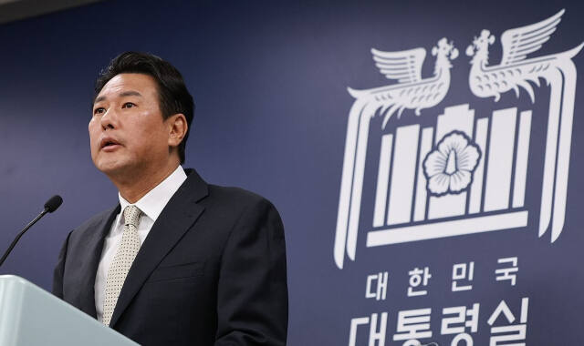 민주당 등 야권 일각에서 대북 강경파로 분류되고 있는 김태효 국가안보실 1차장이 7일 윤석열 대통령의 도널드 트럼프 미국 47대 대통령 당선인과의 전화 통화와 관련해 브리핑하고 있다. 연합뉴스