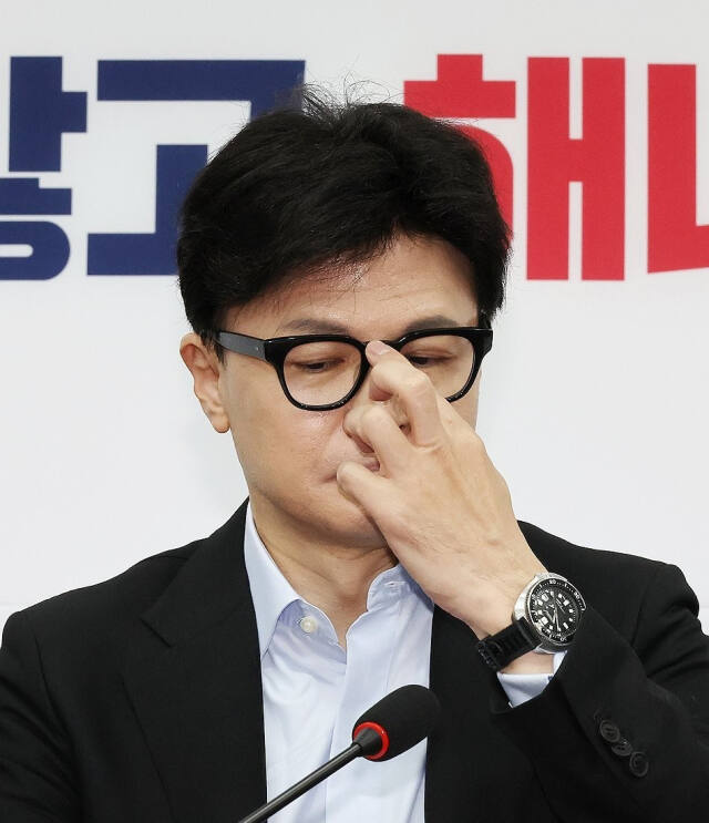 국민의힘 한동훈 대표가 지난 6일 오전 국회에서 열린 국방·외교 현안관련 긴급 점검회의를 마친 뒤 마무리 발언을 준비하고 있다. 연합뉴스