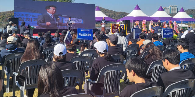 9일 용인조정경기장에서 열린 2024 경기도조정협회 전국생활체육조정대회 개회식에서 안교재 경기도조정협회장이 인사말을 하고 있다.황선학기자