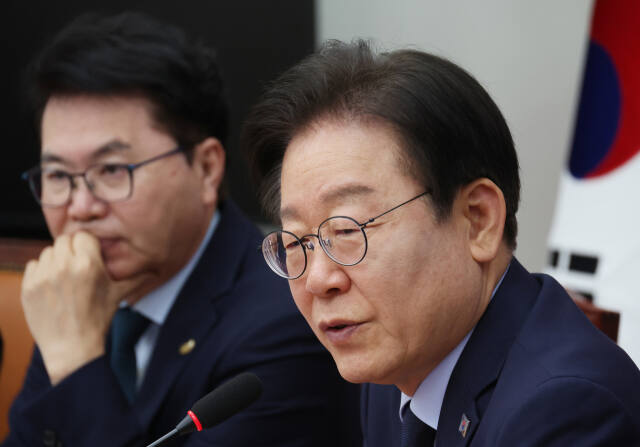 더불어민주당 이재명 대표가 10일 국회에서 열린 '트럼프2기 행정부 대외정책과 한반도' 간담회에서 발언을 하고 있다. 연합뉴스