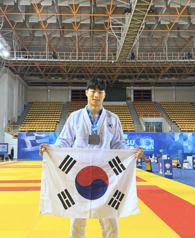 경안고 2학년에 재학중인 이은수 학생이 2024 세계주짓수선수권대회에서 출전, 값진 은메달 획득했다. 경안고 제공