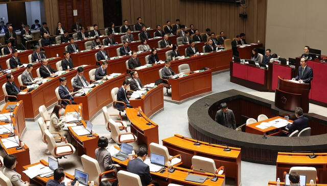 한덕수 국무총리가 7일 국회에서 열린 예산결산특별위원회에서 인사말을 하고 있다. 연합뉴스