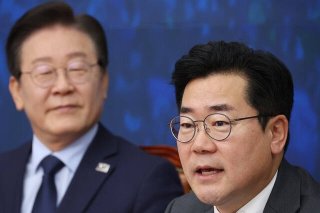 더불어민주당 박찬대 원내대표가 11일 국회에서 열린 최고위원회의에서 발언을 하고 있다. 연합뉴스