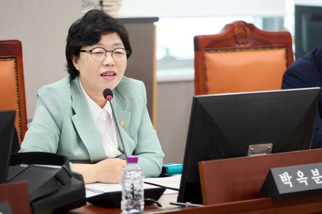 박옥분 경기도의회 건설교통위원회 위원. 경기도의회 제공.