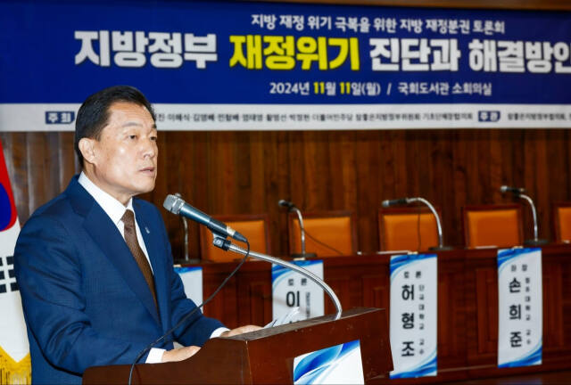 이재준 수원특례시장이 11일 국회도서관 소회의실에서 열린 토론회에서 발언하고 있다. 이재준 시장 SNS 캡쳐