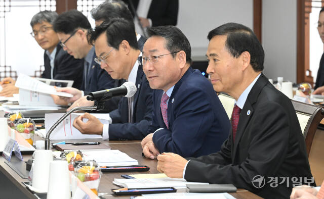 유정복 인천시장이 12일 오전 인천 남동구 인천시청에서 열린 2024년 국민의힘 인천시당-인천시 당정협의회에서 인사말을 하고 있다.
