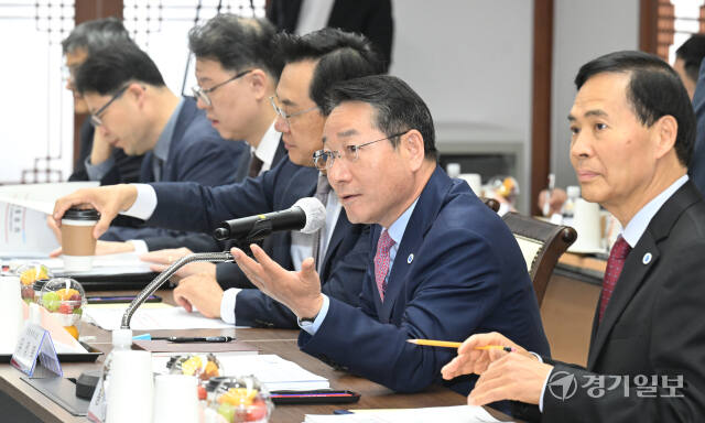 유정복 인천시장이 12일 오전 인천 남동구 인천시청에서 열린 2024년 국민의힘 인천시당-인천시 당정협의회에서 인사말을 하고 있다.
