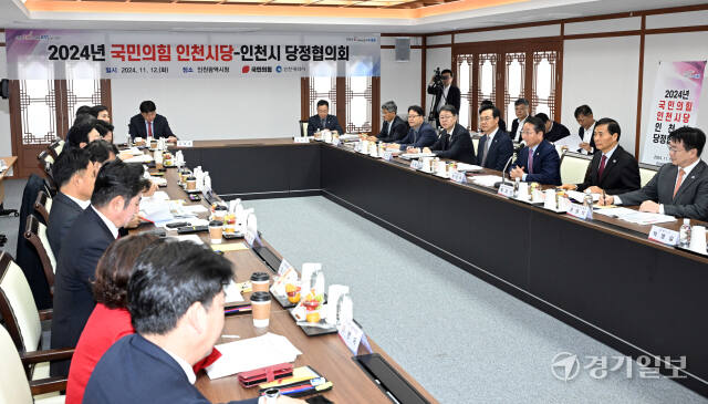 유정복 인천시장이 12일 오전 인천 남동구 인천시청에서 열린 2024년 국민의힘 인천시당-인천시 당정협의회에서 인사말을 하고 있다.