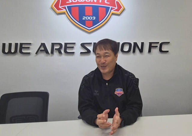 12일 박길영 수원FC 위민 감독이 우승 소감을 밝히고 있다.임창만기자