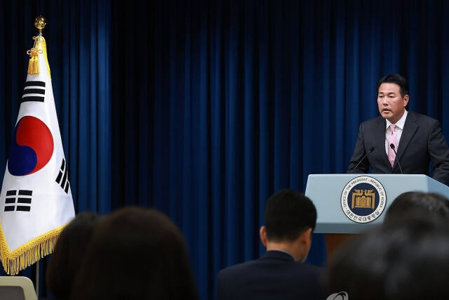 김태효 국가안보실 1차장이 12일 서울 용산 대통령실 청사에서 윤석열 대통령의 아시아태평양경제협력체(APEC), 주요 20개국(G20) 정상회의 참석 브리핑을 하고 있다. 연합뉴스
