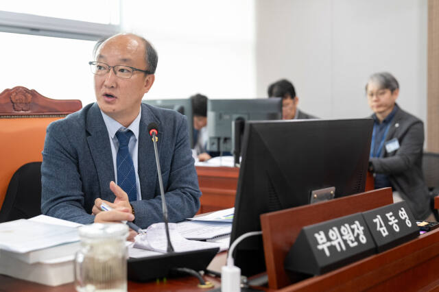 경기도의회 김동영 의원이 경기국제공항 예비 후보지 발표 논란 속 주민 우려 해소를 위해 대책을 촉구하고 있다. 경기도의회 제공