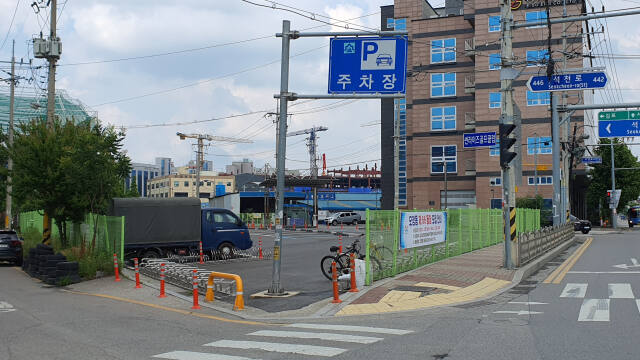 부천시가 예산 25억원을 들여 오정구 삼정동 70-41번지(삼정2호 공영주차장 부지 일부) 에 연면적 499㎡, 지상 3층 규모의 택시복지센터를 건립한다. 사진은 삼정2호 공영주차장 전경. 김종구기자